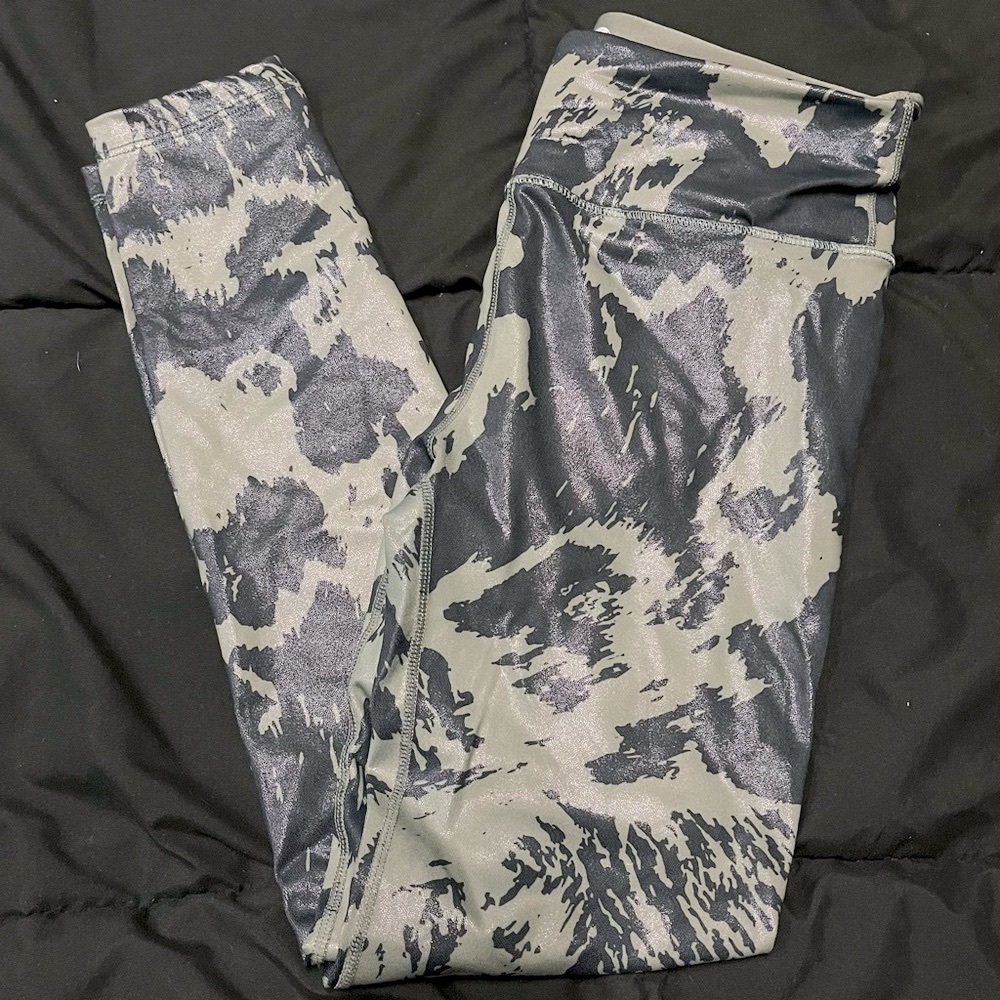 NWOT Noli Yoga Army Green Gloss Legging
